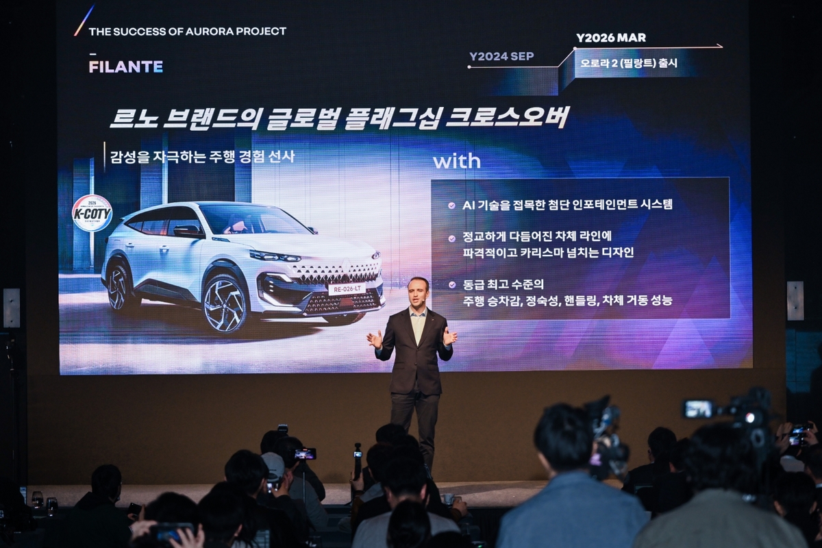 [사진자료] 르노코리아 니콜라 파리 사장이 기자 간담회에서 발표를 하고 있다._4.jpg