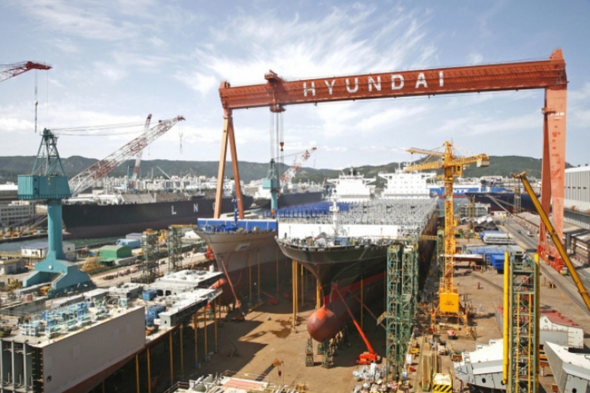 울산 HD현대중공업서 잠수함 화재... 60대 작업자 '실종'