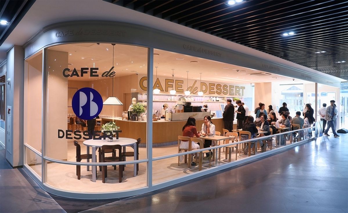 케이크부터 구움 과자까지... 파리바게뜨, 서초동에 디저트 특화 매장 '카페 드 디저트' 열었다