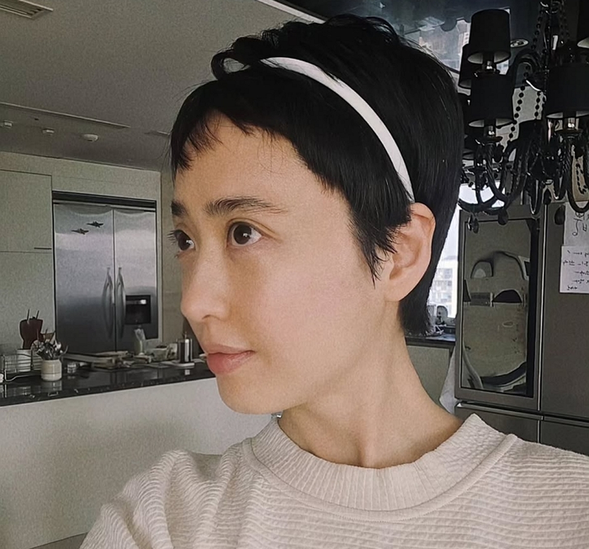 숏컷LOVE-36년을 멈춤없이 해왔던 나의 직업에서 떨어져있기_돌아보니, 단 한 순간도 내가 온전히선택한적이 없네요 상황이 이러니까 ,배우인 나는 이래야하니까 ,나와 함께.jpg