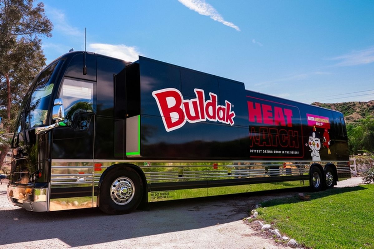 K-매운맛으로 사랑에 빠지는 미국인들?... 삼양식품, 미국서 '불닭 연프' 만들었다