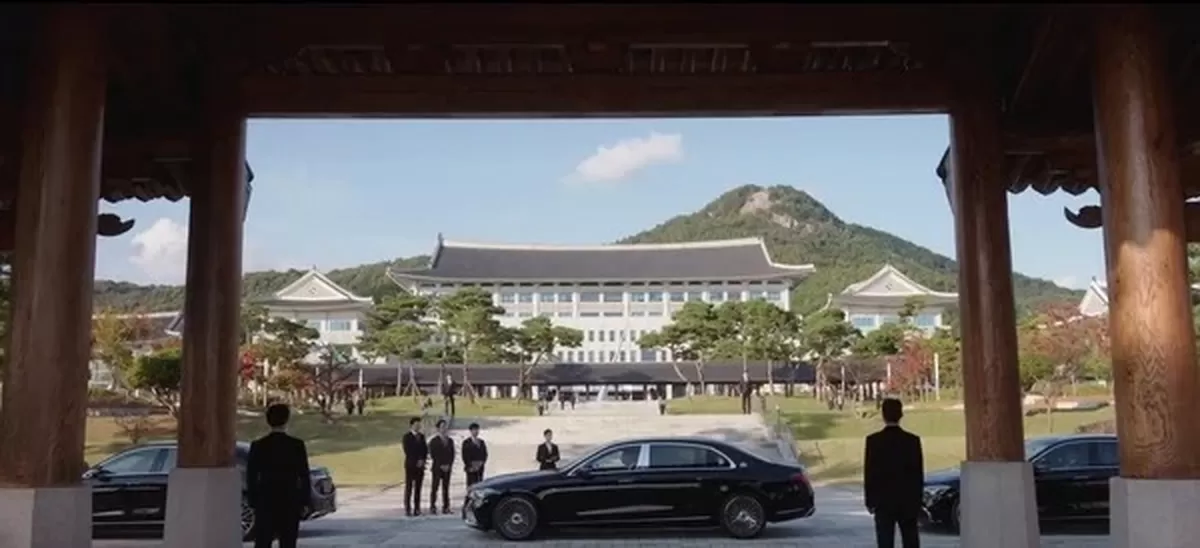 메르세데스-벤츠 코리아가 MBC 금토 드라마 21세기 대군부인에 브랜드 대표 차량 13대 및 제작 지원에 나섰다. /메르세데스-벤츠