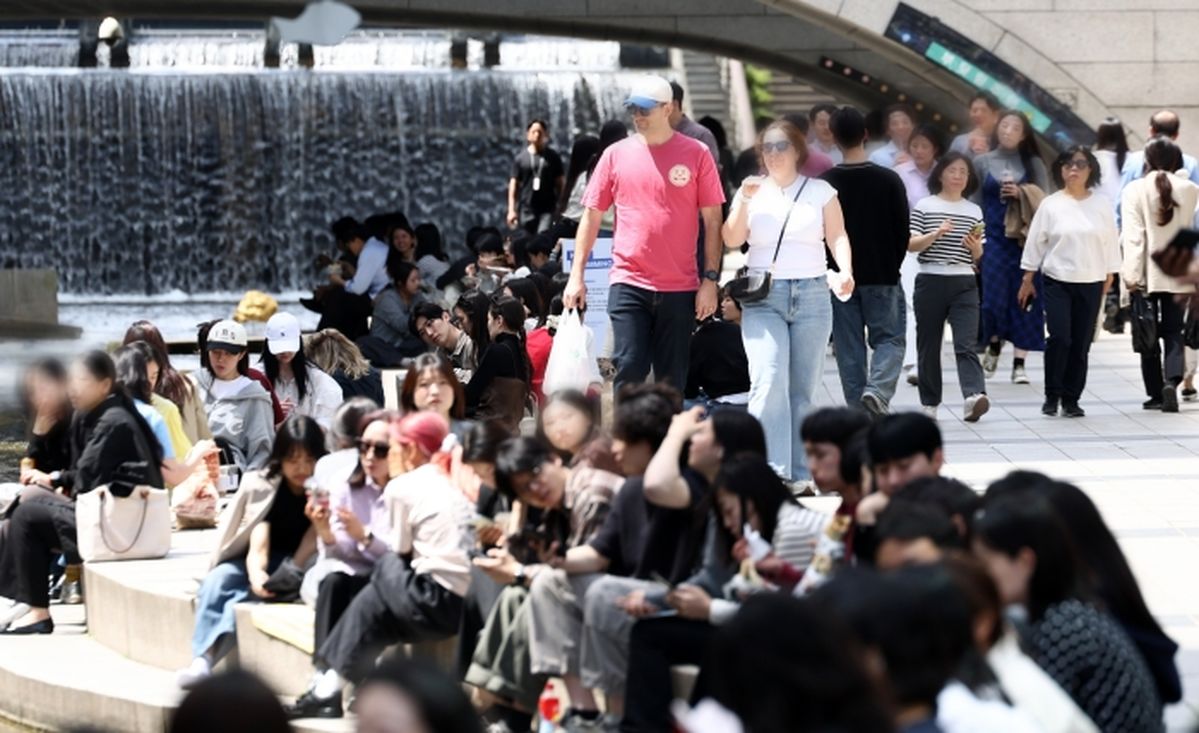 오늘(18일), 여름 맛보기 날씨 펼쳐진다... 낮 최고기온 '27도'