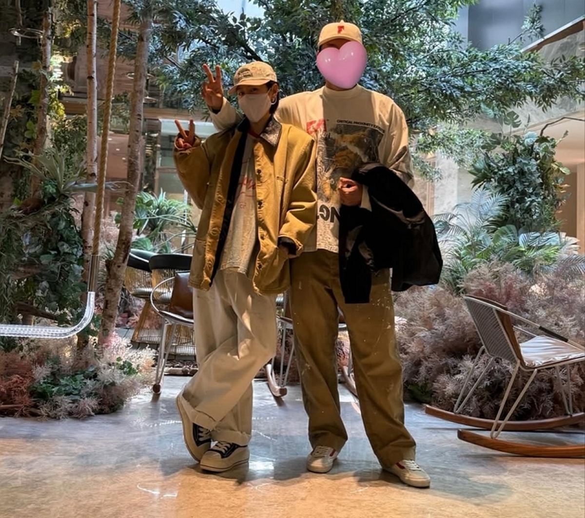 점점 구도를 잡아서 사진을 찍어주는 아들📸물론 바닥이 더 많이 나올때도 초점이 안 맞을 때도 있지만 이 정도는 예술작품 정도가 아닐까.. 싶은 심하게 감동하는 엄마의 마 (1).jpg