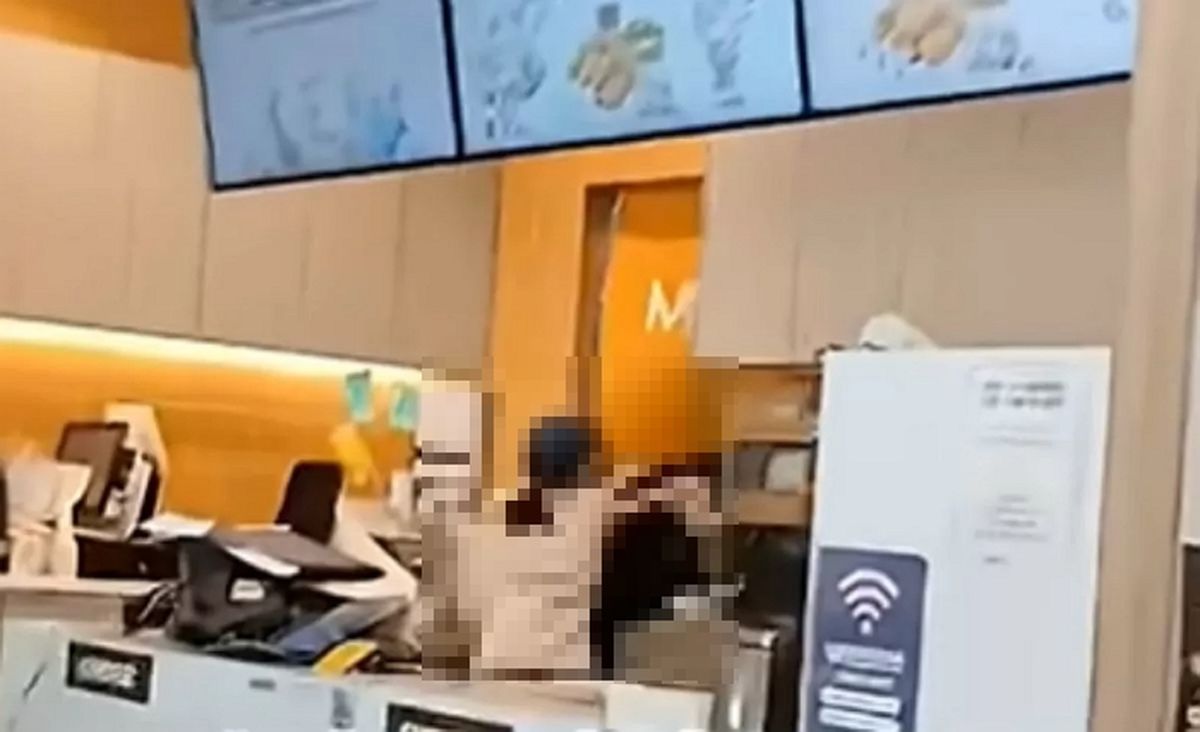 “음료 리필 안 된다”는 말에... 직원 폭행·기물 파손한 ‘맘스터치 진상녀’ 영상 확산 중