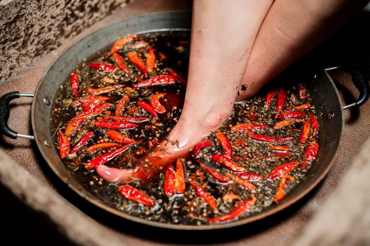 피부 좋아진다며 매일 '마라탕'에 족욕하는 여자 연예인의 발상태