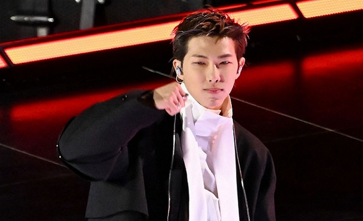 “경비원 주의에도 꽁초 바닥에 버려”... BTS  RM, 일본 금연구역서 흡연 논란