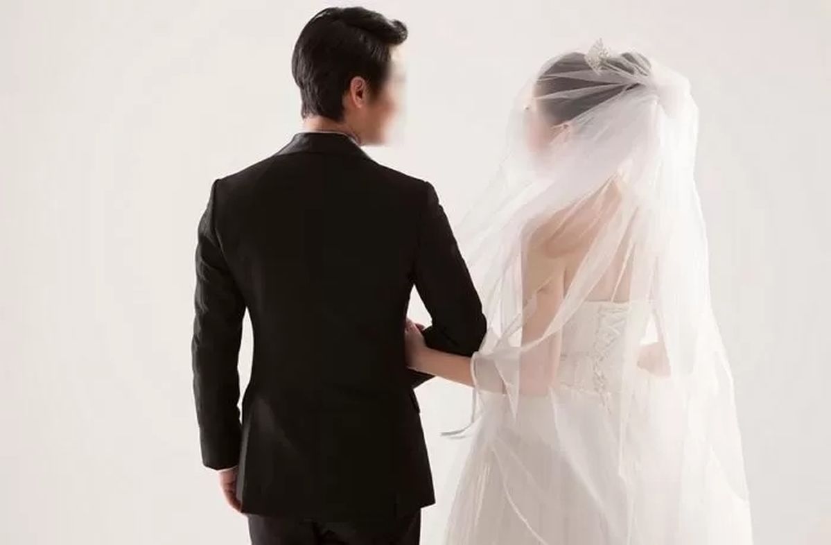 “평생 나만 좋아할 줄 알았는데...” 전남친에게 직접 결혼 소식 들은 20대 여성이 올린 글
