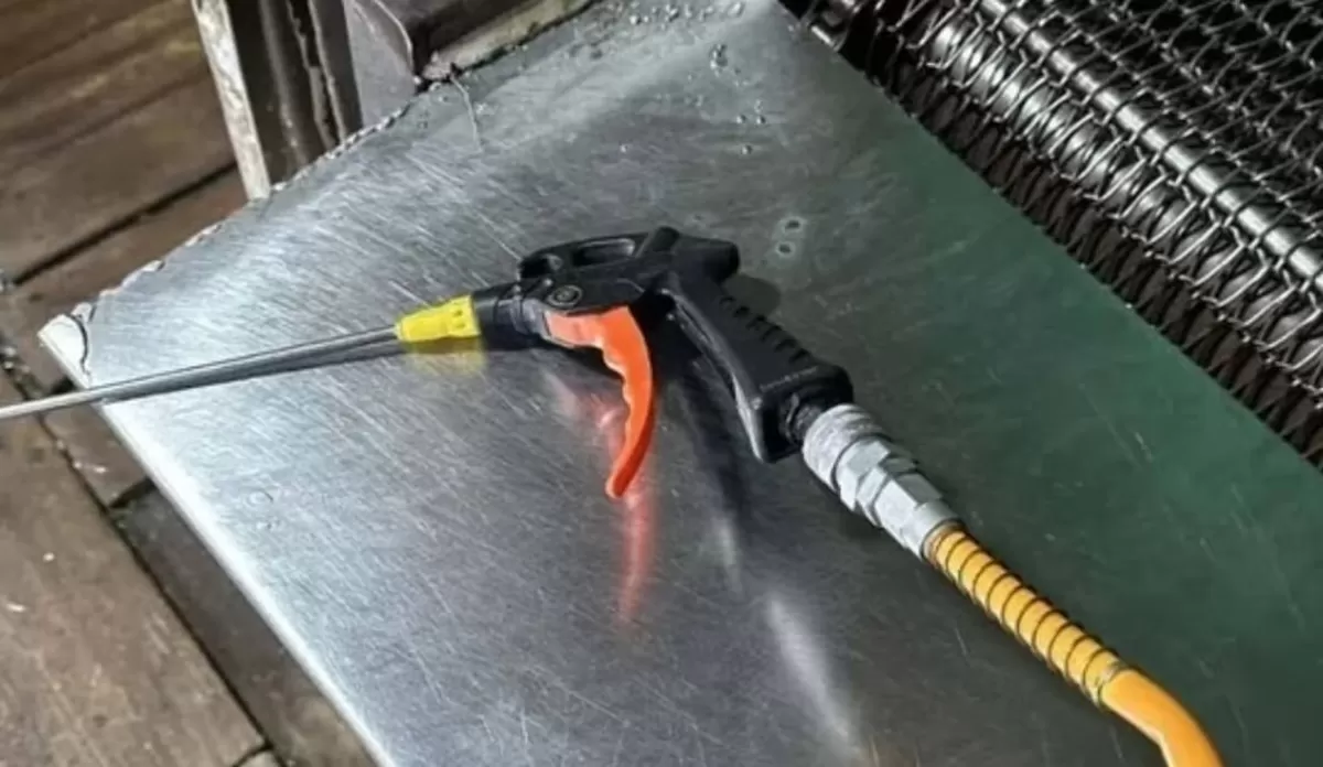 본문 이미지 - 피해 노동자의 공장에서 사용중인 에어건 / JTBC