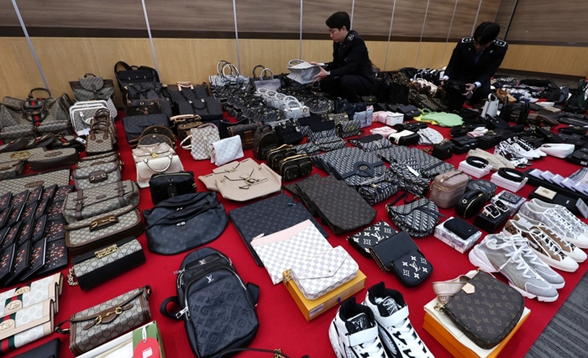 origin_인천세관중국인주도700억대위조명품밀수조직검거.jpg