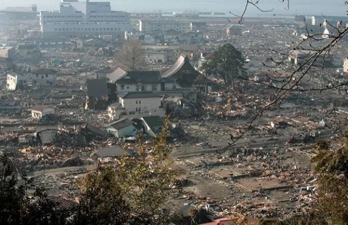 규모 7.7 강진에 다시 떨린 일본, 원전 안전 ‘이상 무’ 발표에도 불안 증폭