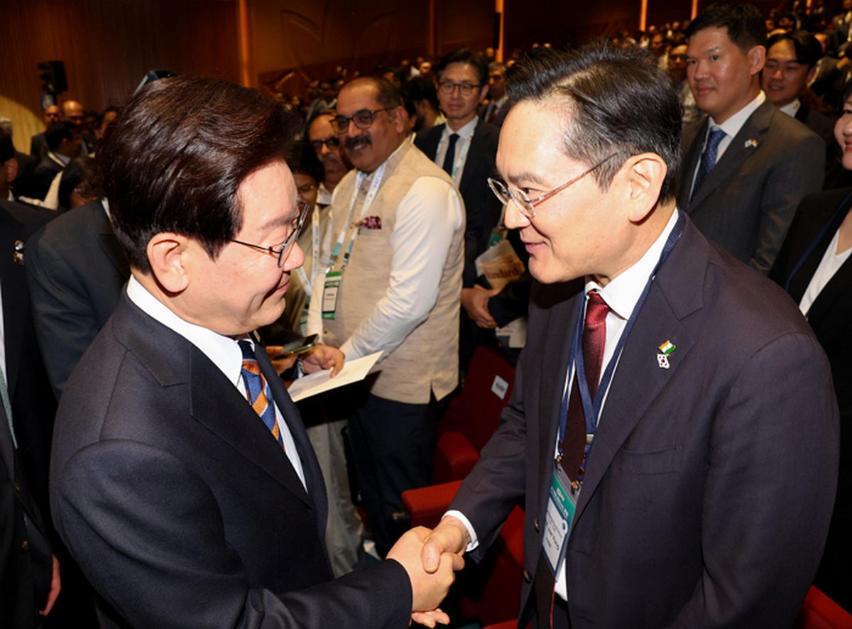 ‘李 베트남 순방 동행’ 이재용 회장... “기업인은 실적으로 말해야”
