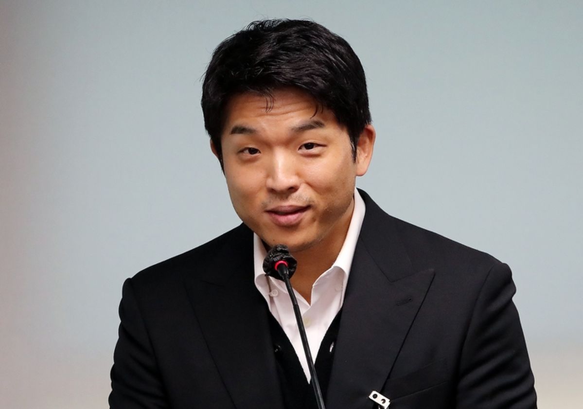 안성재, ‘모수 서울’ 와인 바꿔치기 논란에 고개 숙였다...  여론은 여전히 ‘싸늘’
