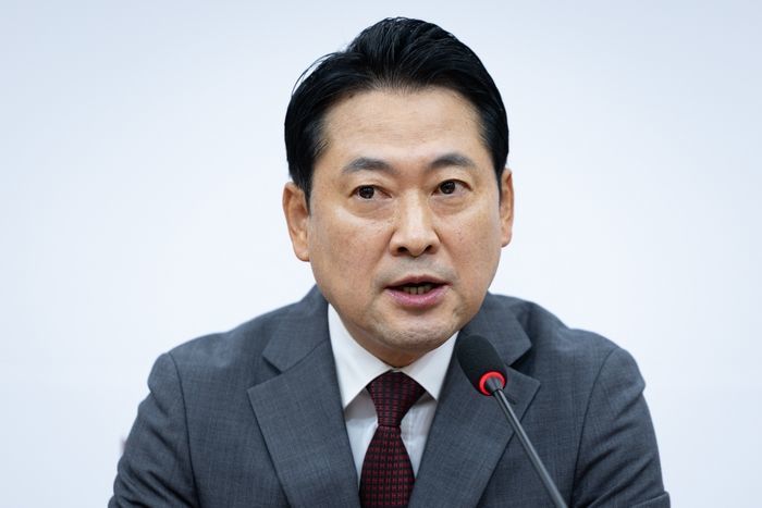 장동혁 “사퇴 고민”→“물러나지 않겠다”... 반나절 만에 ‘사퇴 요구’ 일축