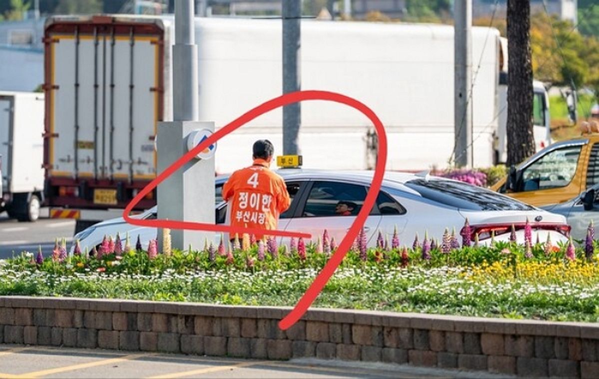 “어린 X이 무슨 시장 출마냐” 개혁신당 정이한 후보, 거리유세 중 커피 맞고 쓰러져... 병원 이송