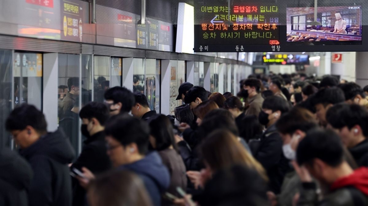 “고유가 비상 걸리면 출퇴근도 바뀐다”... 차량 제한·대중교통 총동원