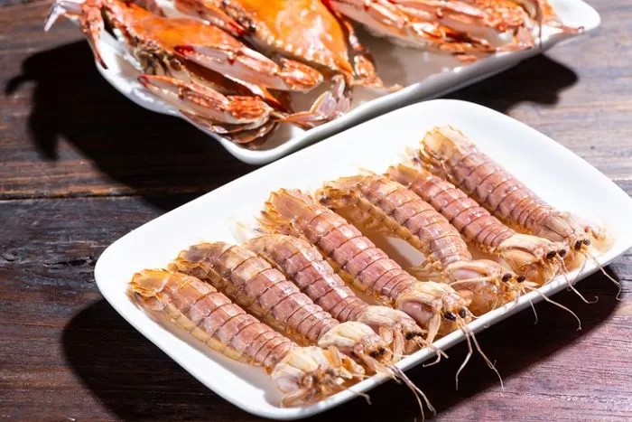 갯가재에서 기생충 빼내는 장면,갯가재 기생충,가을철 갯가재 요리,갯가재 기생충 빼내는 법,갯가재 기생충 제거법