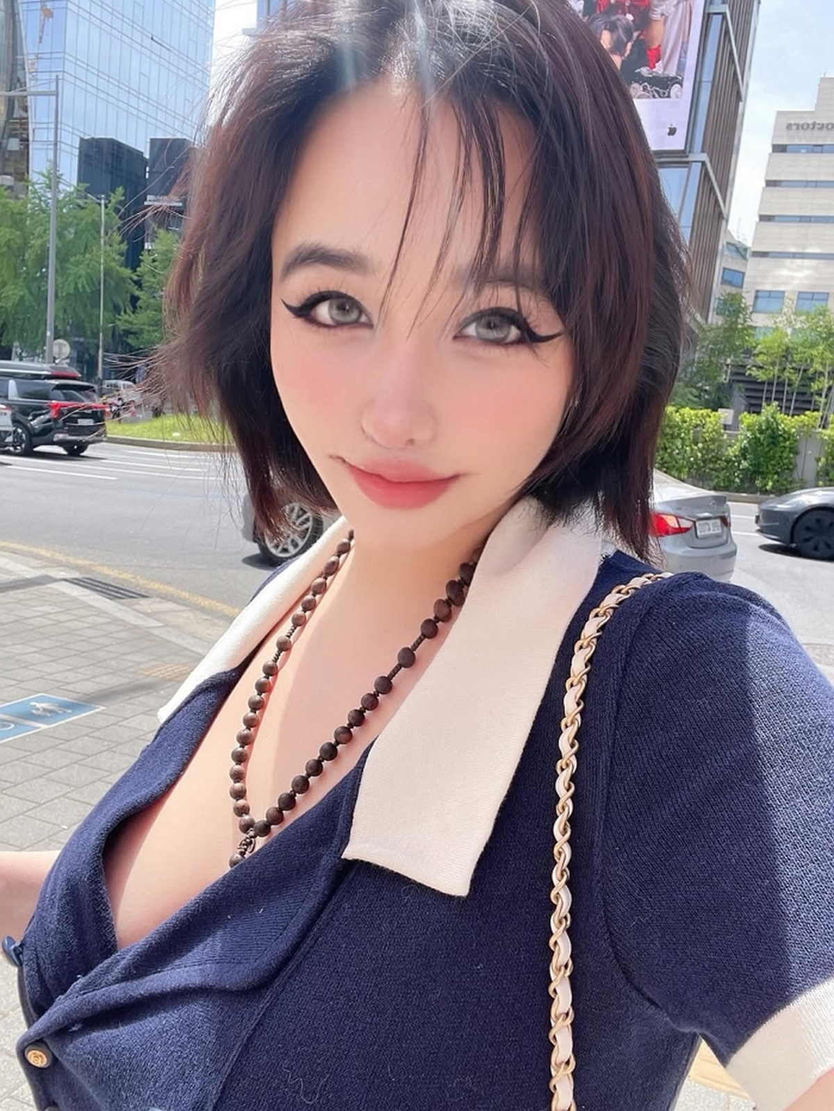 박봄 ❤️ 햇살 받으며…☀️#박봄 #bompark #parkbom.jpg