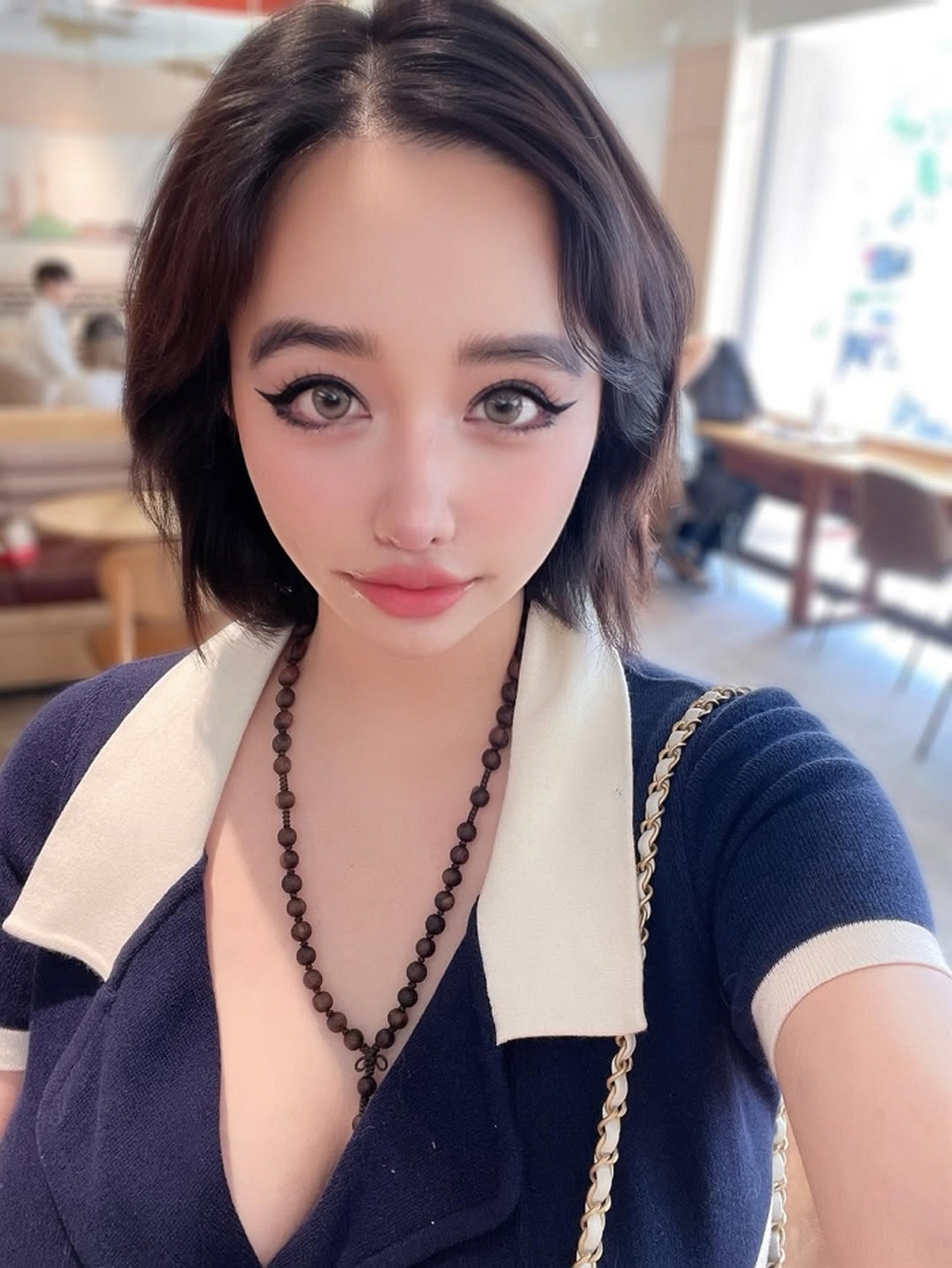 박봄 ❤️ 햇살 받으며…☀️#박봄 #bompark #parkbom (1).jpg