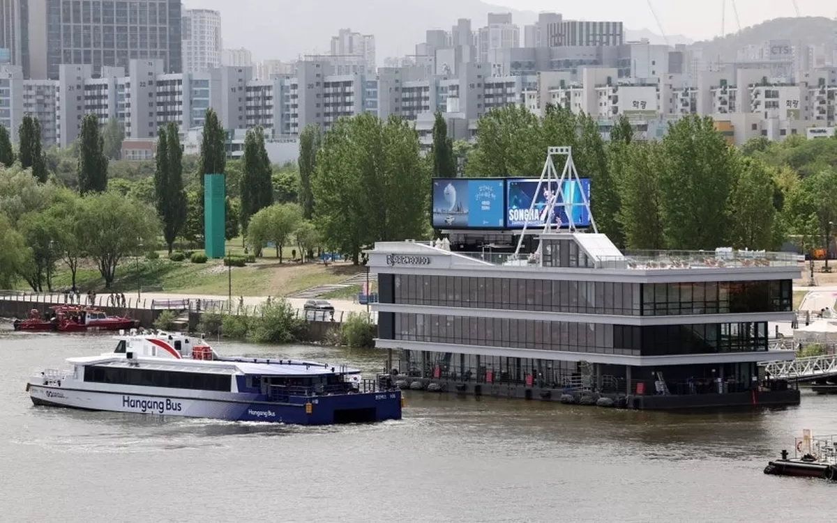 서울 여의도 선착장에 정박하는 한강버스의 모습. [뉴스1]