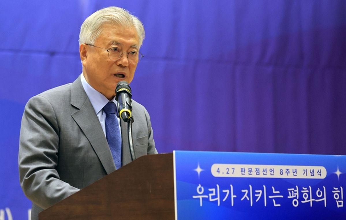 경찰, 문재인·정은경 입건... ‘코로나 백신 부실 관리 의혹’ 수사 본격화