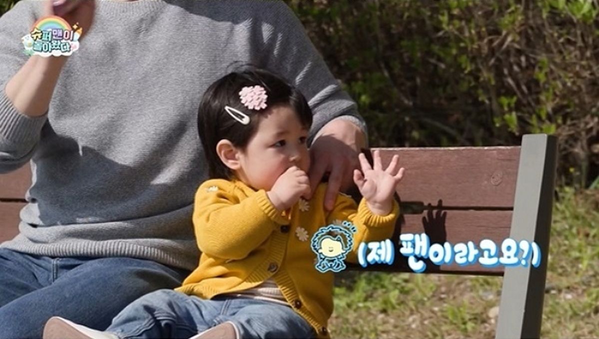 “누가 꽃이야?” 심형탁 아들 하루, 벚꽃 나들이서 아이돌급 인기