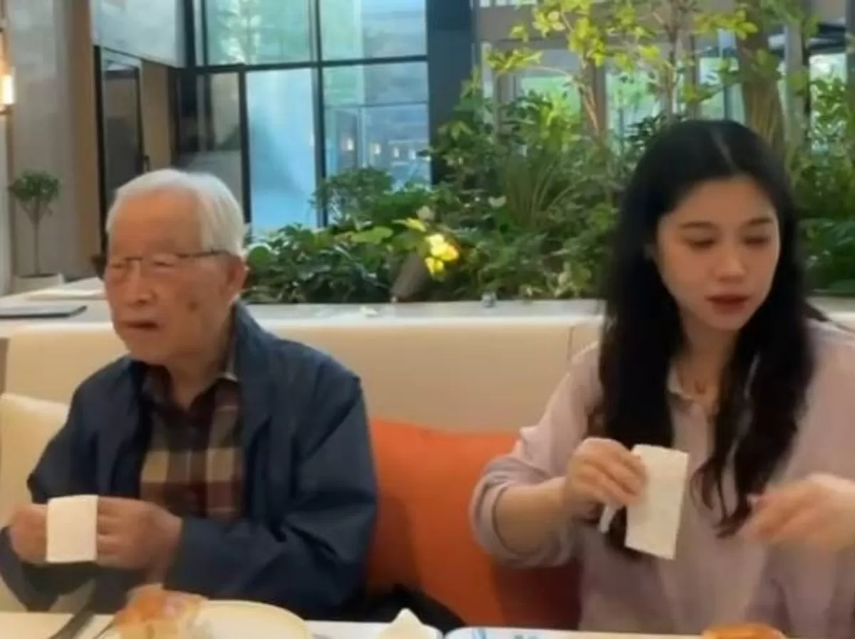 ▲ 배다해가 100세 시할아버지와 데이트를 즐겼다. 출처|배다해 인스타그램