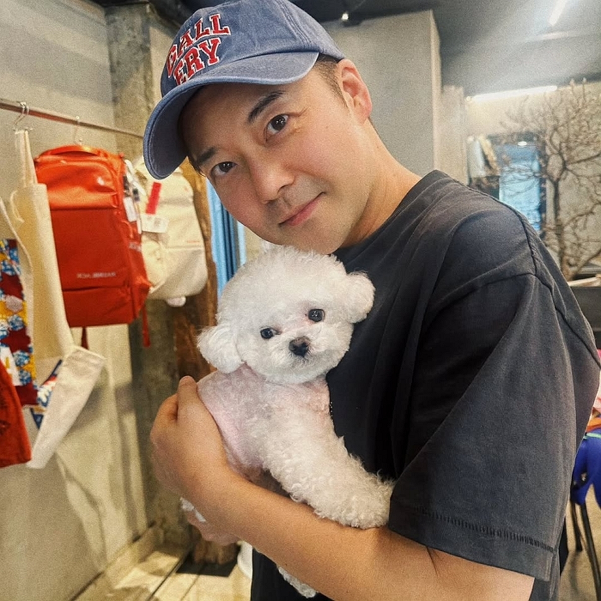 “개가 사람보다 좋다” 전현무, 시츄 닮은꼴 반려견과 훈훈한 투샷