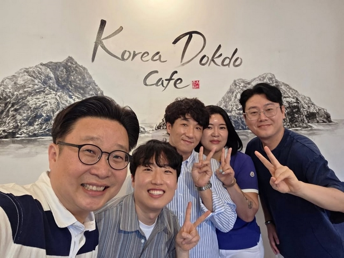 최근&nbsp;필리핀 최대 휴양지 중 하나인 보홀의 알로나 비치에 위치한 독도 카페를 다녀왔습니다..저와 해양수산부 인가&nbsp;(사)독도사랑운동본부가 공동으로 기획한 고! 독도 히어.jpg