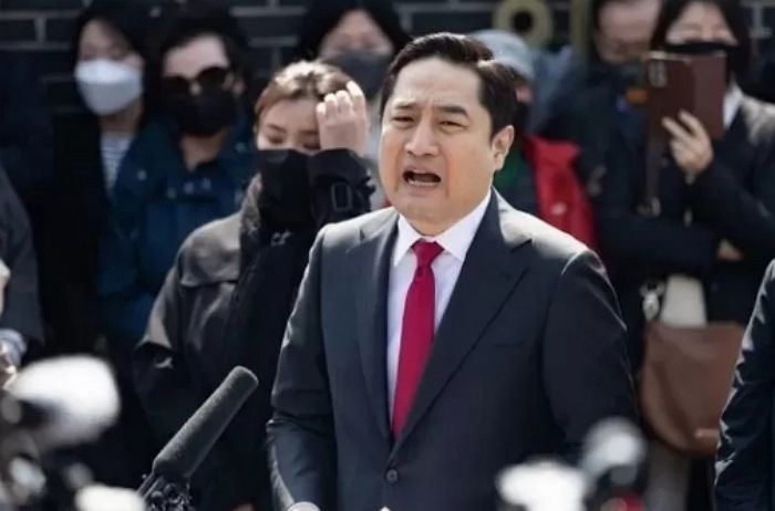 ‘가세연’ 강용석·김세의, 법정행... 조국 아들 명예훼손 혐의