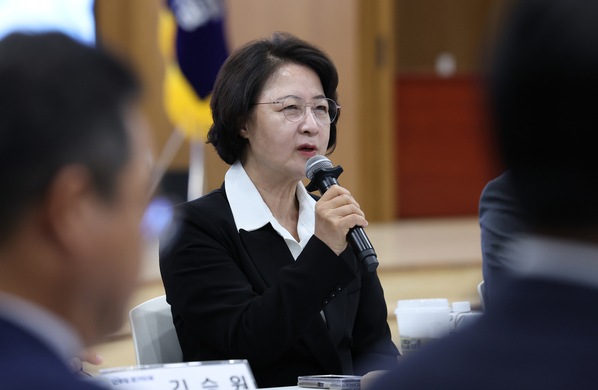 origin_지역위원회간담회참석한추미애후보.jpg