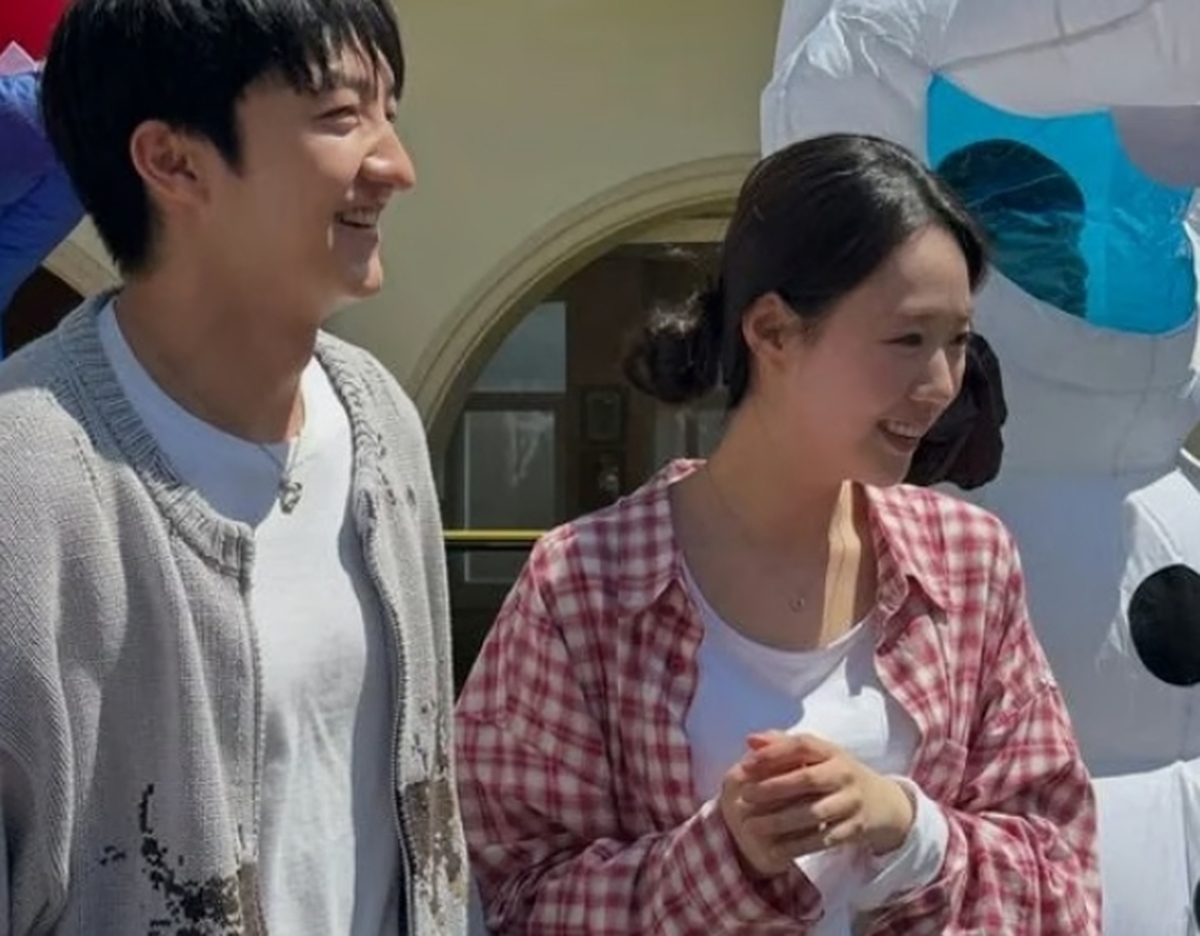 지예은♥바타, 달달한 첫 투샷... 커플룩 입고 어린이날 자선 행사