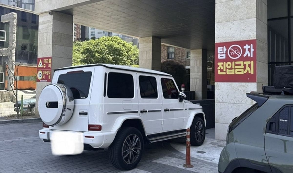 “사고라도 나면 어쩌려고”... 아파트 지하주차장 입구 점령한 ‘민폐 지바겐’