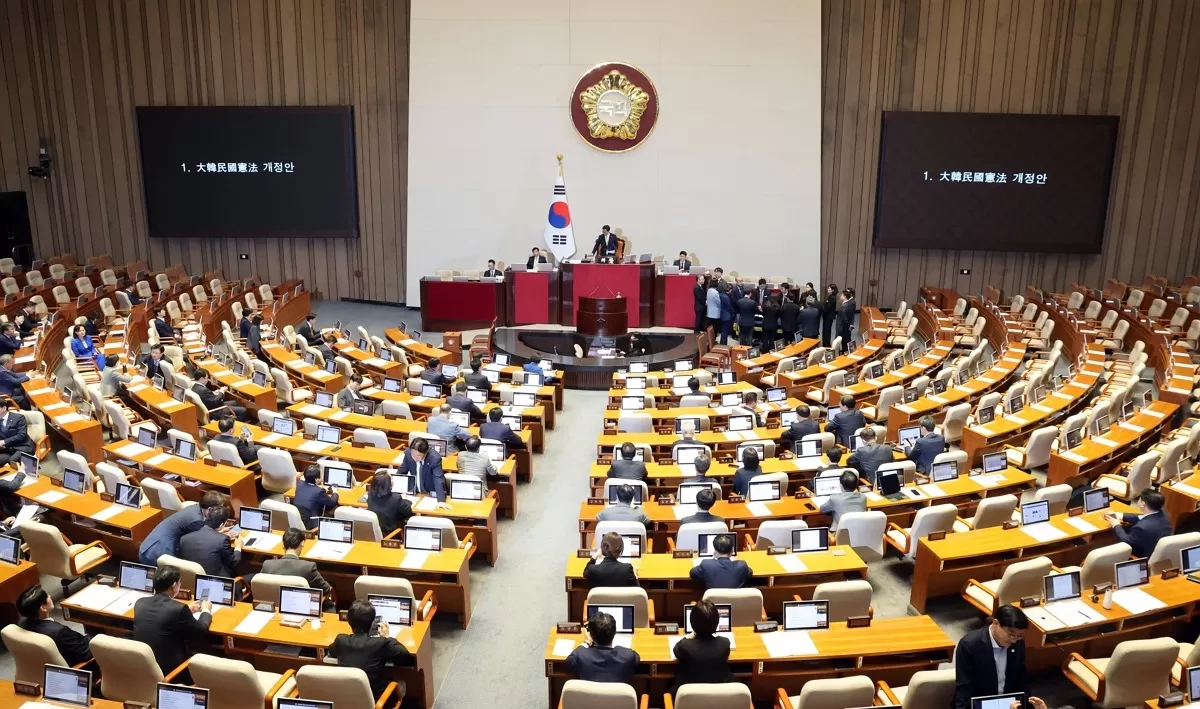 7일 오후 서울 여의도 국회에서 열린 제435회 국회(임시회) 제1차 본회의에서 대한민국헌법 개정안이 국민의힘 의원 불참으로 투표가 불성립 되고 있다 / 뉴스1