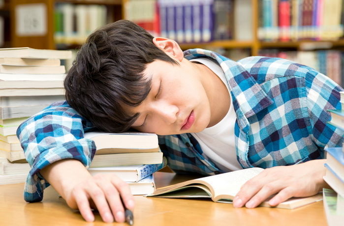 "수능 97일 남은 수험생들, 매일 '낮잠 20분'씩 자면 '한 등급' 더 올릴 수 있다"