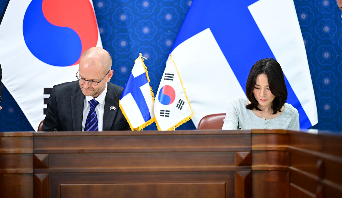 origin_한핀란드워킹홀리데이협정서명…청년최대1년체류가능.jpg