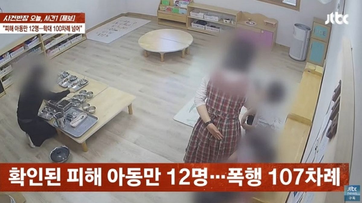 “선생님이 이렇게 때렸어” 엄마 뺨 후려친 33개월 아이... CCTV에 학대정황 담겨