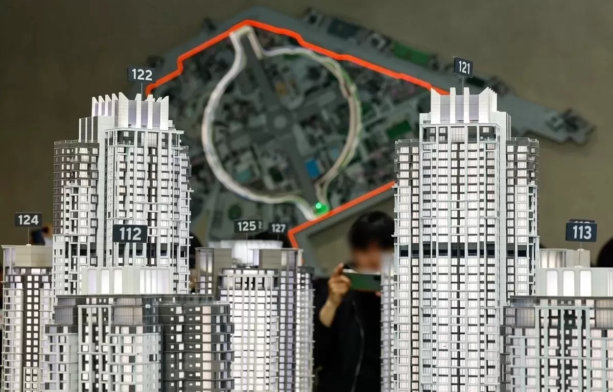 서울 강남구 현대건설 압구정 3구역 재건축 사업 홍보관에 단지 모형이 놓여 있다 / 뉴스1