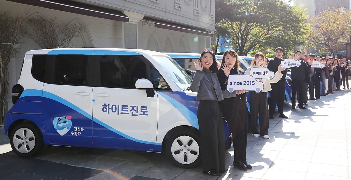 하이트진로, 벌써 12년째 100대 넘게 기증... 어르신·장애인 위한 '착한 자동차'의 정체