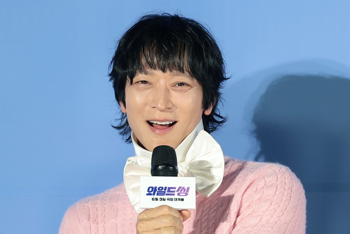 origin_취재진질문에답하는강동원.jpg