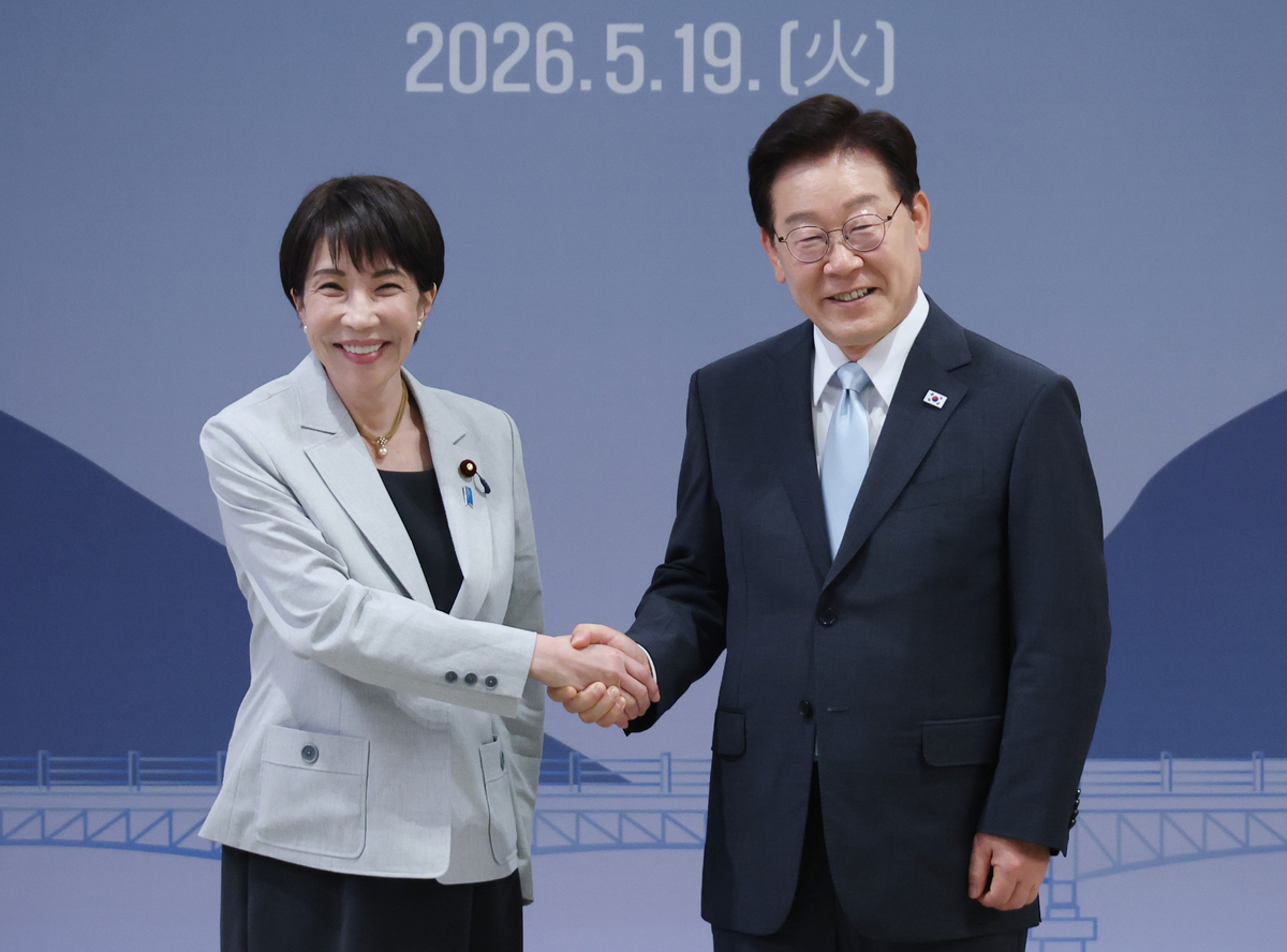 origin_손맞잡은한일정상고향외교.jpg