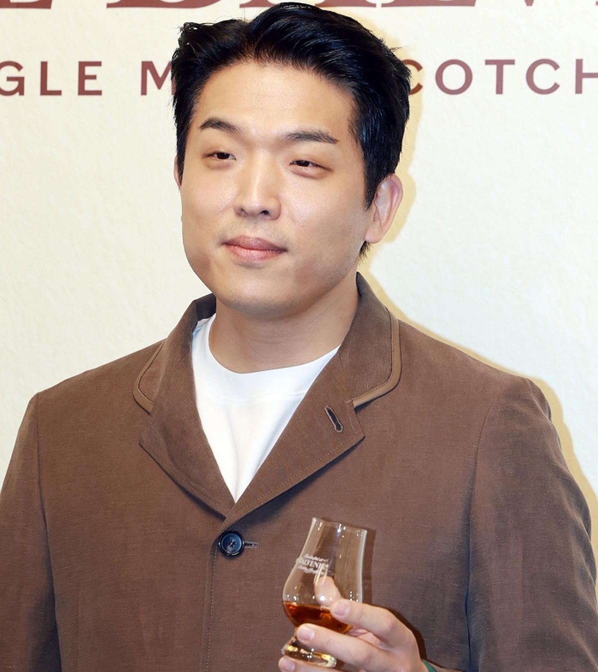 origin_안성재셰프진중한눈빛.jpg