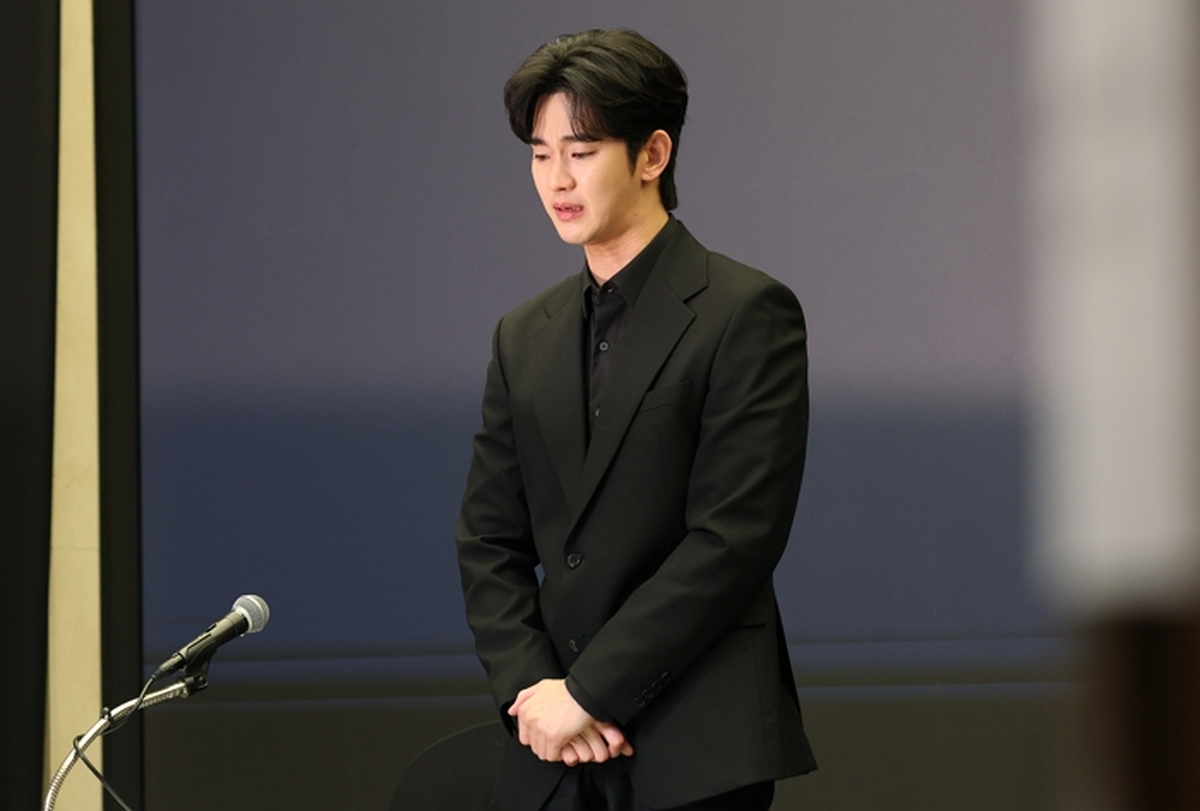origin_기자회견참석한김수현.jpg