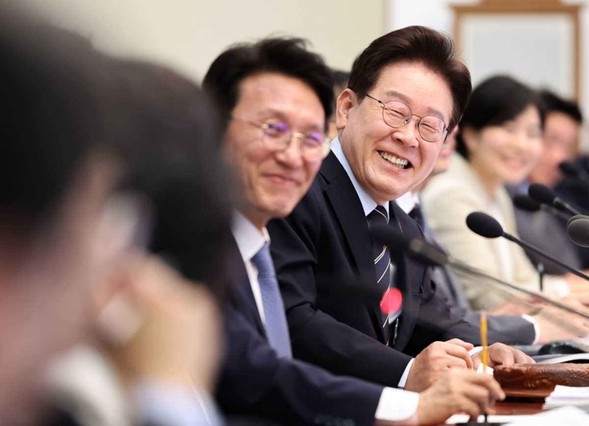 origin_미소짓는이재명대통령.jpg