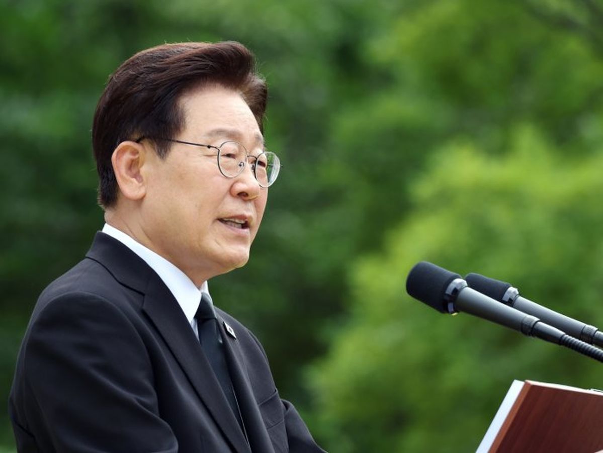 노무현 전 대통령 추도식 참석한 李대통령 “반칙·특권 없는 개혁 강고히 추진”