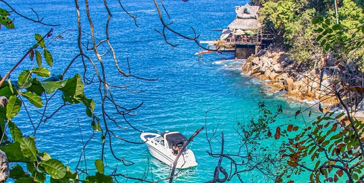 Ecotourism-with-the-family-min.jpg