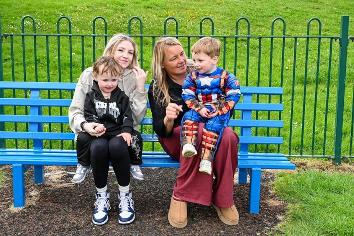 0_mum-and-daughte-1545414.jpg