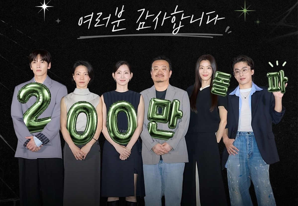‘군체’ 흥행 질주 속 전지현 미담 확산... 무대인사 중 넘어진 관객 직접 부축했다