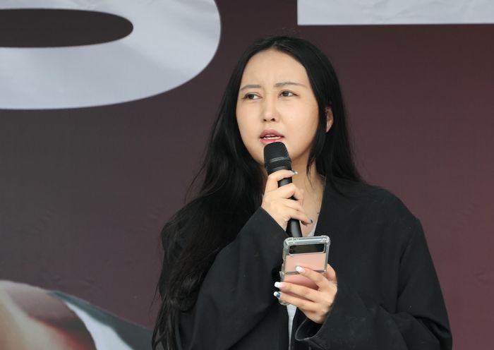 정유라 “갚는 건 제가 몸으로 때우겠다”... 최서원 ‘하지 마비’ 위기에 절박한 호소