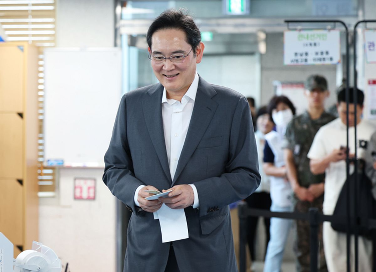 이재용 회장, 소중한 한표 행사... 사전투표소서 우연히 포착돼